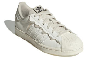 (Women) adidas originals Superstar Sneakers Creamy GW4441