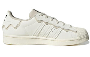 (Women) adidas originals Superstar Sneakers Creamy GW4441